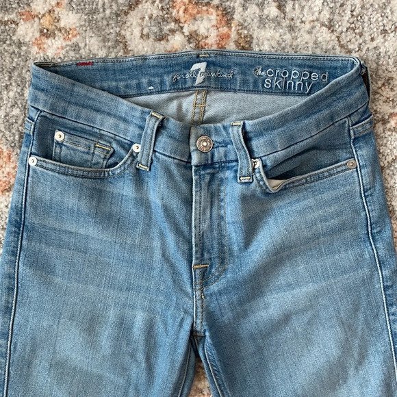 7 For All Man Kind The Skinny Crop Jeans in Light Blue Wash Size 25, Like New - Picture 4 of 6
